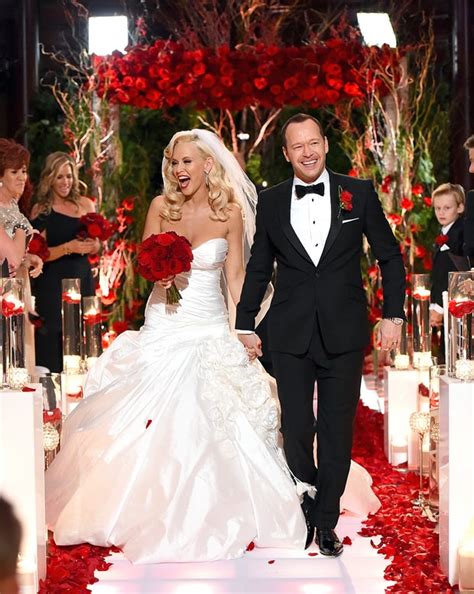 donnie wahlberg wife.